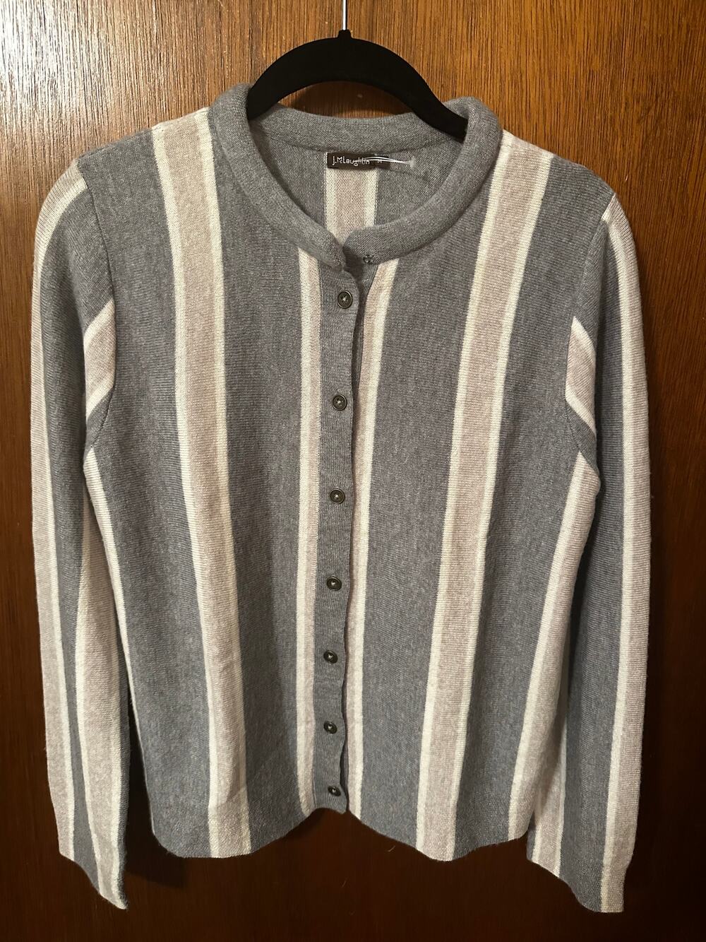J MACLAUGHLIN GRAY/BEIGE LIGHTWEIGHT BUTTON UP SWEATER; SIZE MED